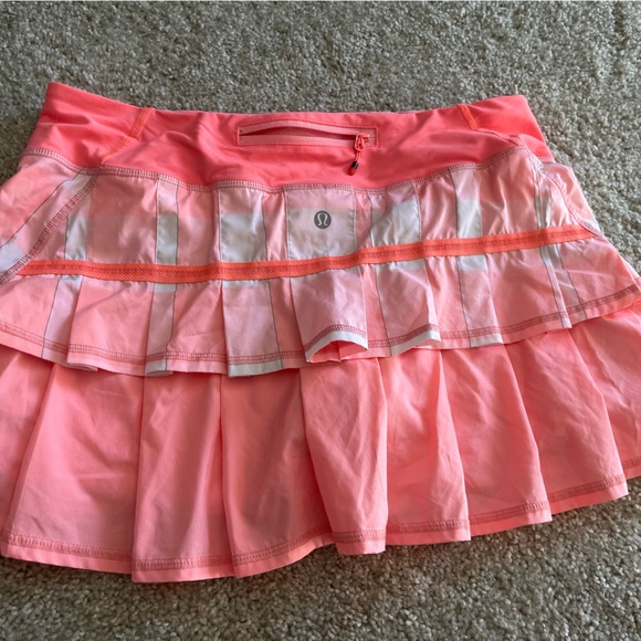 Lululemon running skirt size 8. - Picture 3 of 3
